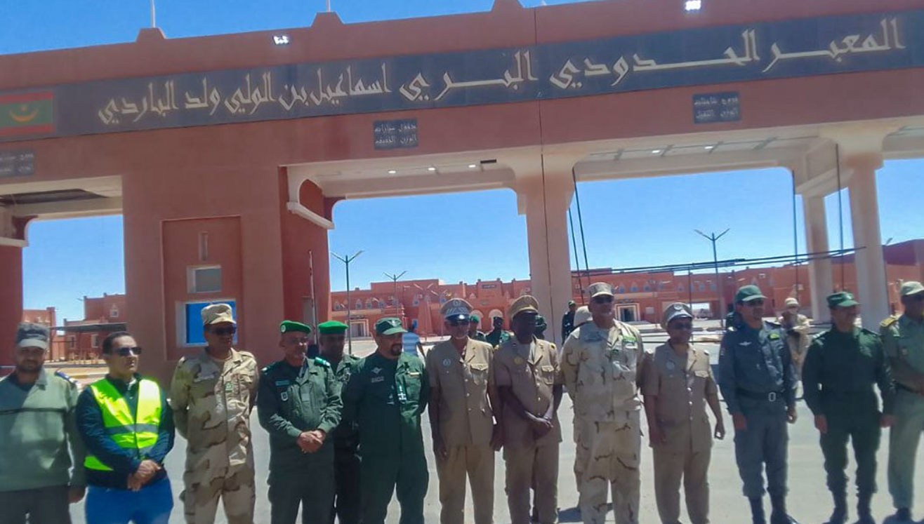 والي تيرس زمور يختتم جولة ميدانية لتفقد المنقبين في افديرك وبير أم اكرين