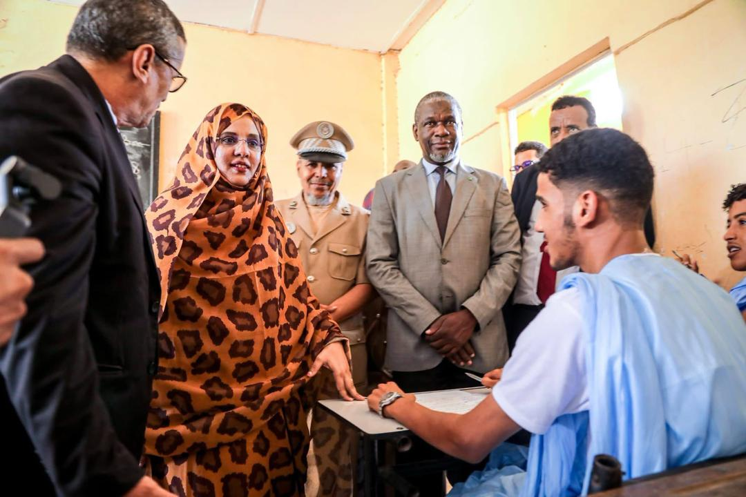 وزارة التربية تعلن إلغاء امتحان 12 مترشحا للباكلوريا بعد ضبط هواتف بحوزتهم